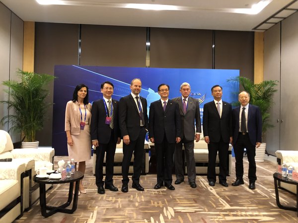 奥特斯出席第十三届重庆市市长国际经济顾问团会议
