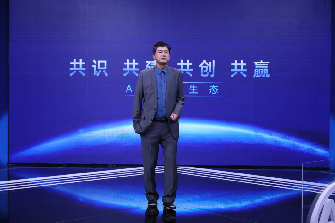 国汽智控发布智能汽车基础脑iVBB2.0 缺芯少核解决方案量产落地
