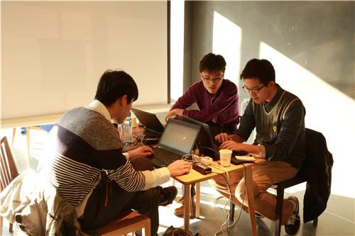 团队交流.jpg