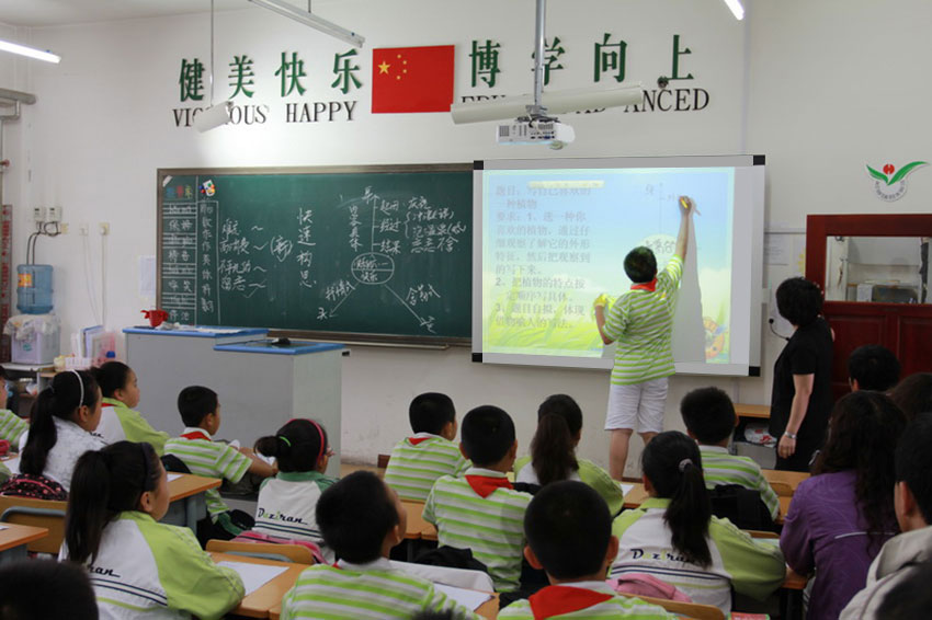 多媒体教室计算机加投影机和电子白板配置方案