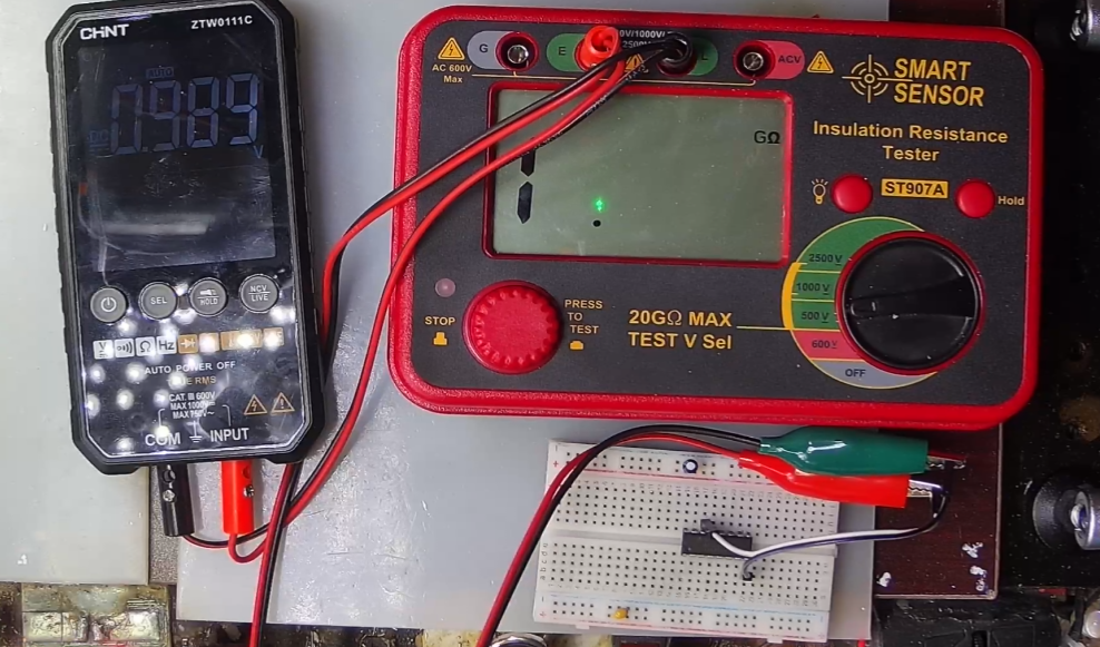 ▲ 图2.1.1 使用ST907A测量器件耐压