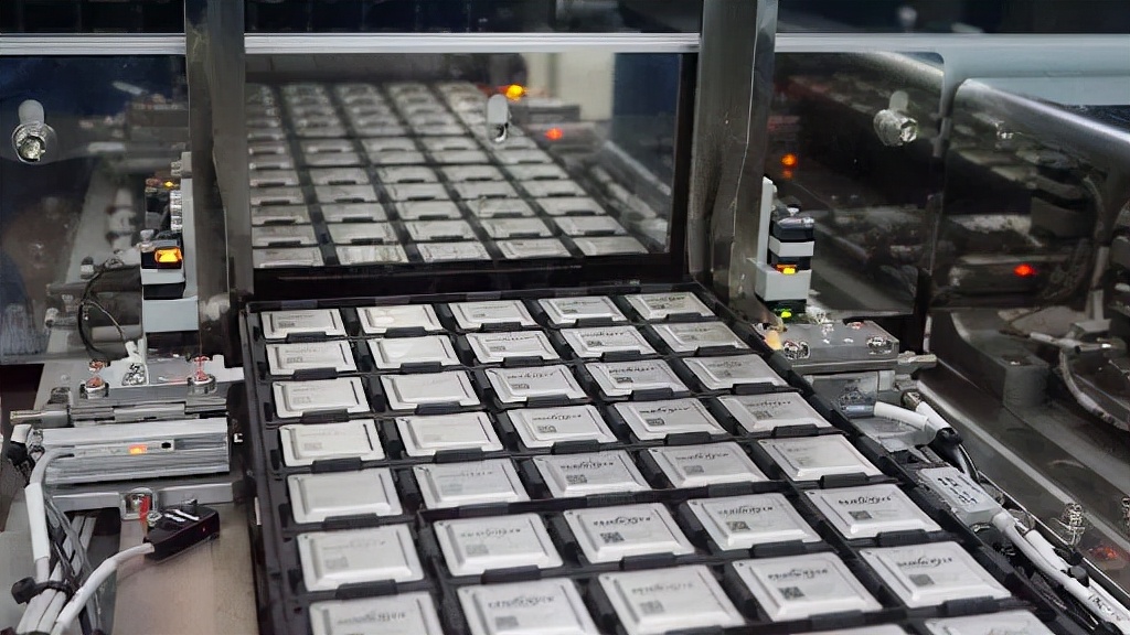 躺在赚钱“风口”的汽车芯片,背后却是“五味杂陈”