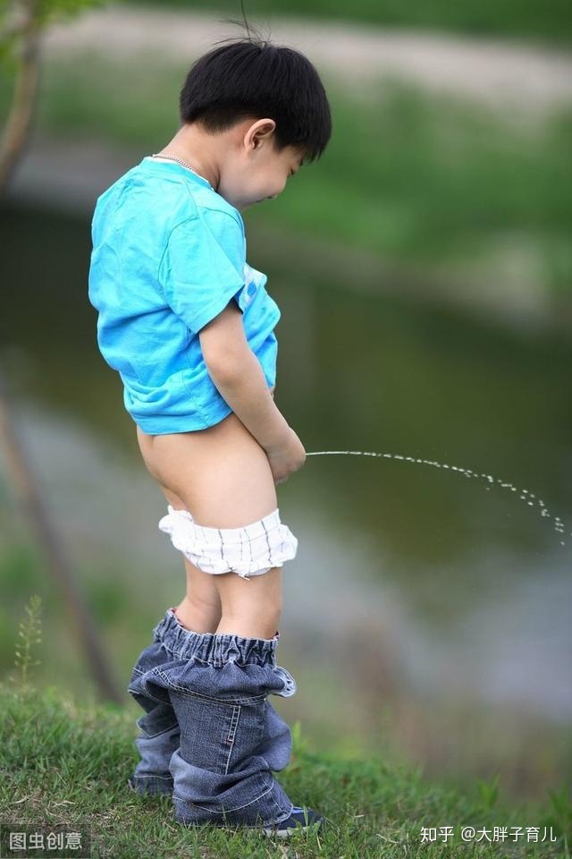 尿屁"就觉得不雅,开始担忧,这孩子怎么突然间就变这样的,小小年纪就说