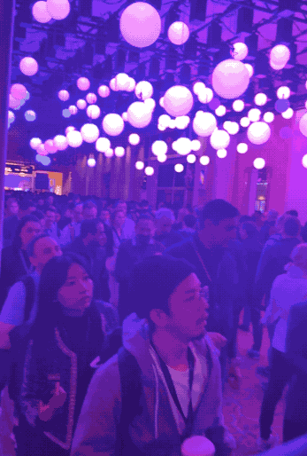 134f38d5de7117e2a5cc85a8402886b1.gif