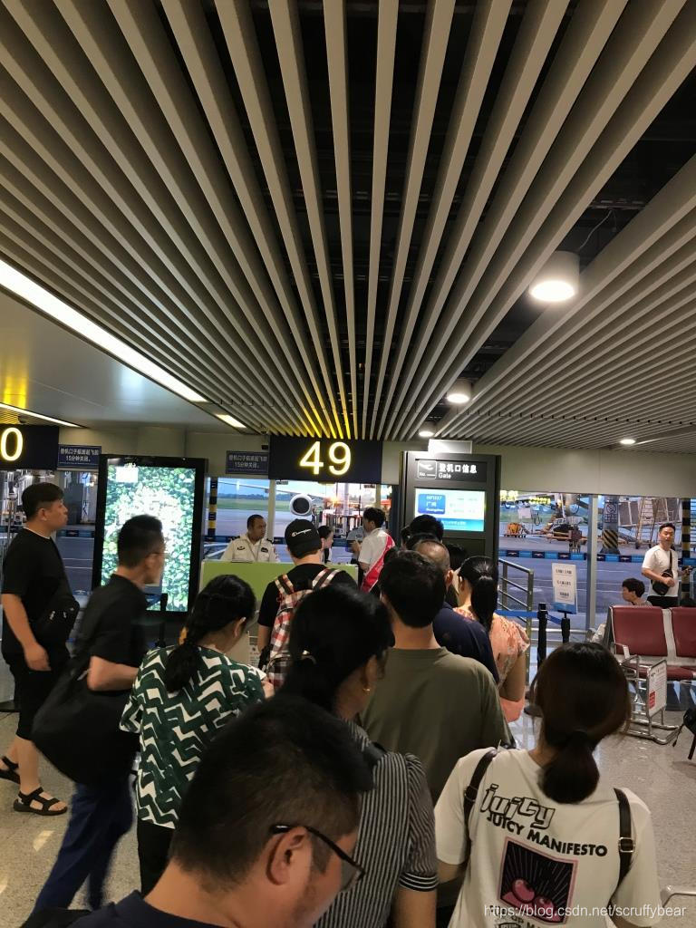 Boarding gate from Changsha to Guangzhou