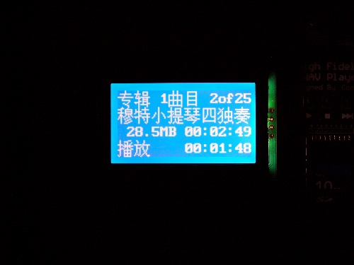 关灯！拍照！呵呵，在黑暗中液晶还是很漂亮的哦