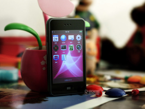 与苹果iPhone试比高! 魅族M8全球首测