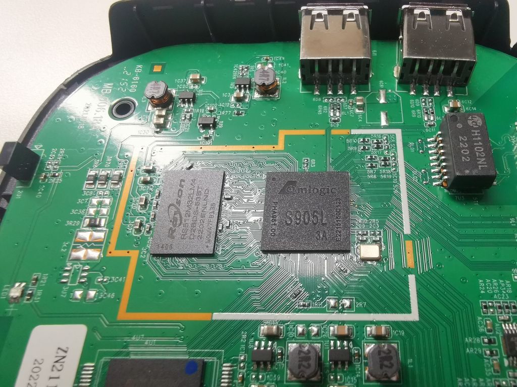 S905L3A(M401A)拆解, 运行EmuELEC和Armbian