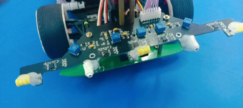 ▲ 图 3.4车模电磁传感器的安装