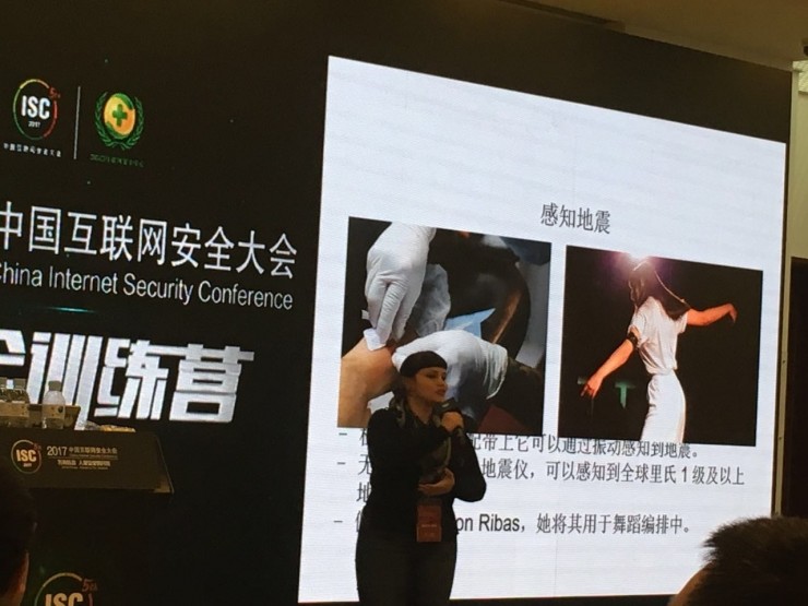 今天，我与植入9块芯片的生物黑客碰了碰指尖，还看到12岁男孩与盘古大牛的火花碰撞
