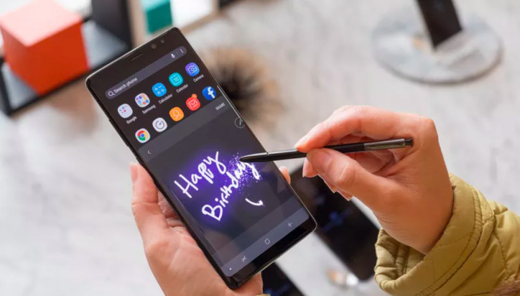 这是本年度最感性手机对新发布的三星 Galaxy Note 8，你是否还敢爱 ？