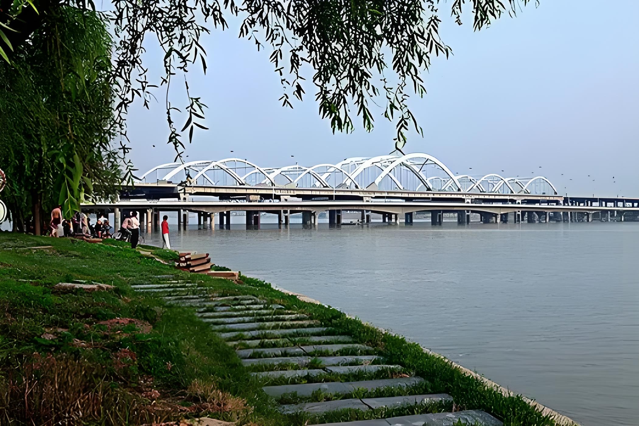 美丽世界(西安浐灞河堤路和咸阳渭河河堤路)