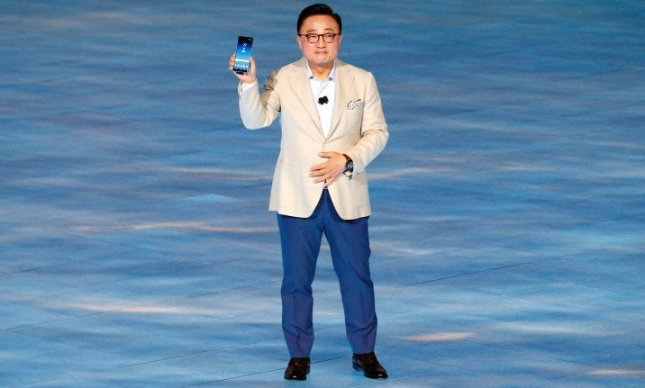 这是本年度最感性手机对新发布的三星 Galaxy Note 8，你是否还敢爱 ？