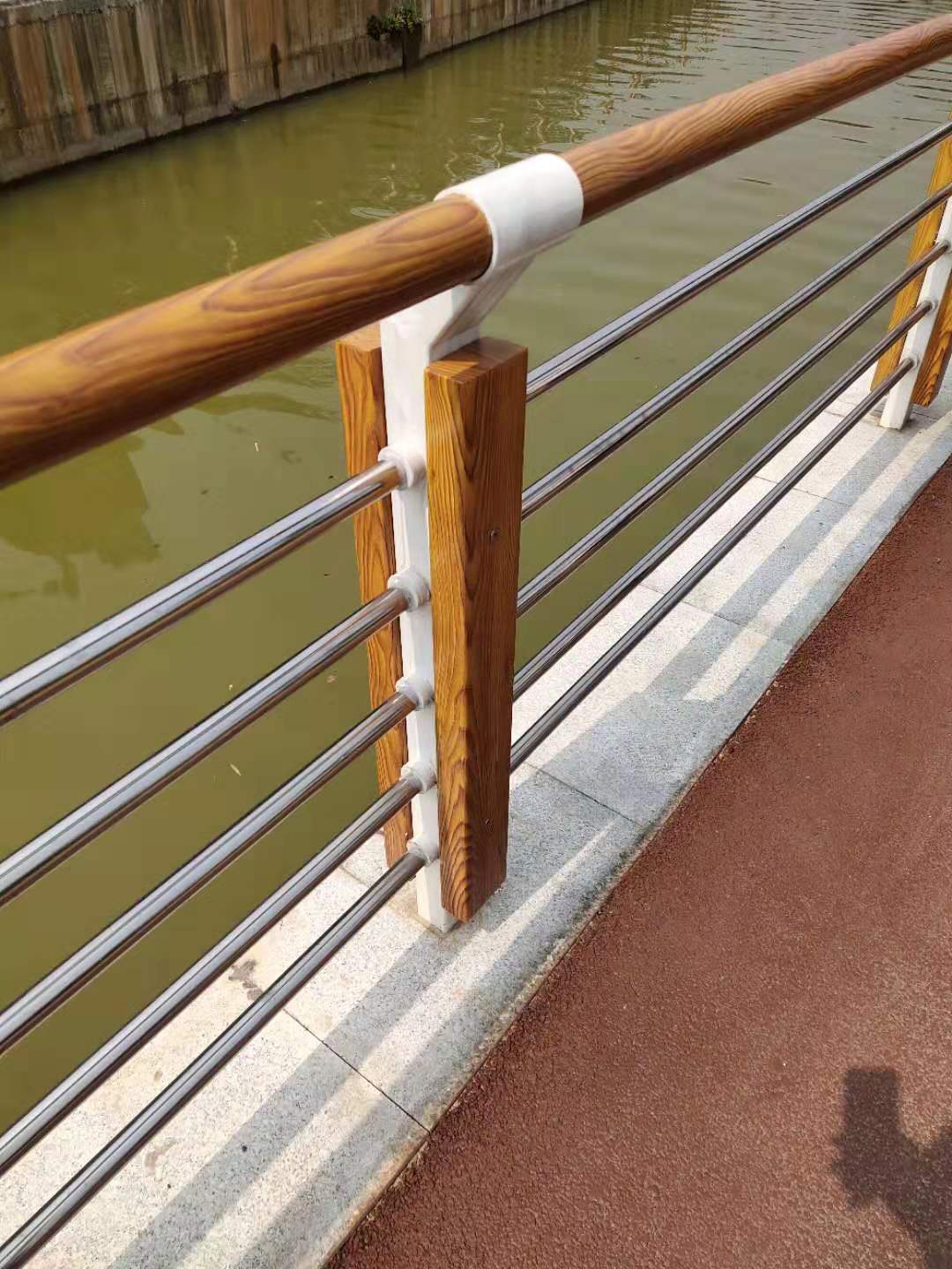 因其不锈钢护栏的浩瀚长处正被普遍应用于各个范畴
