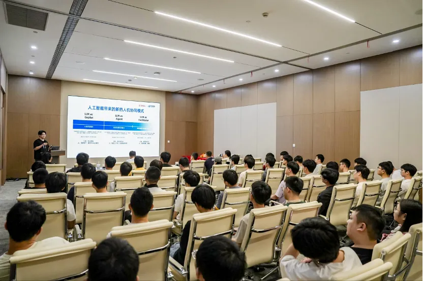 传智教育引通义灵码进课堂,为技术人才教育学习提效_云原生_04