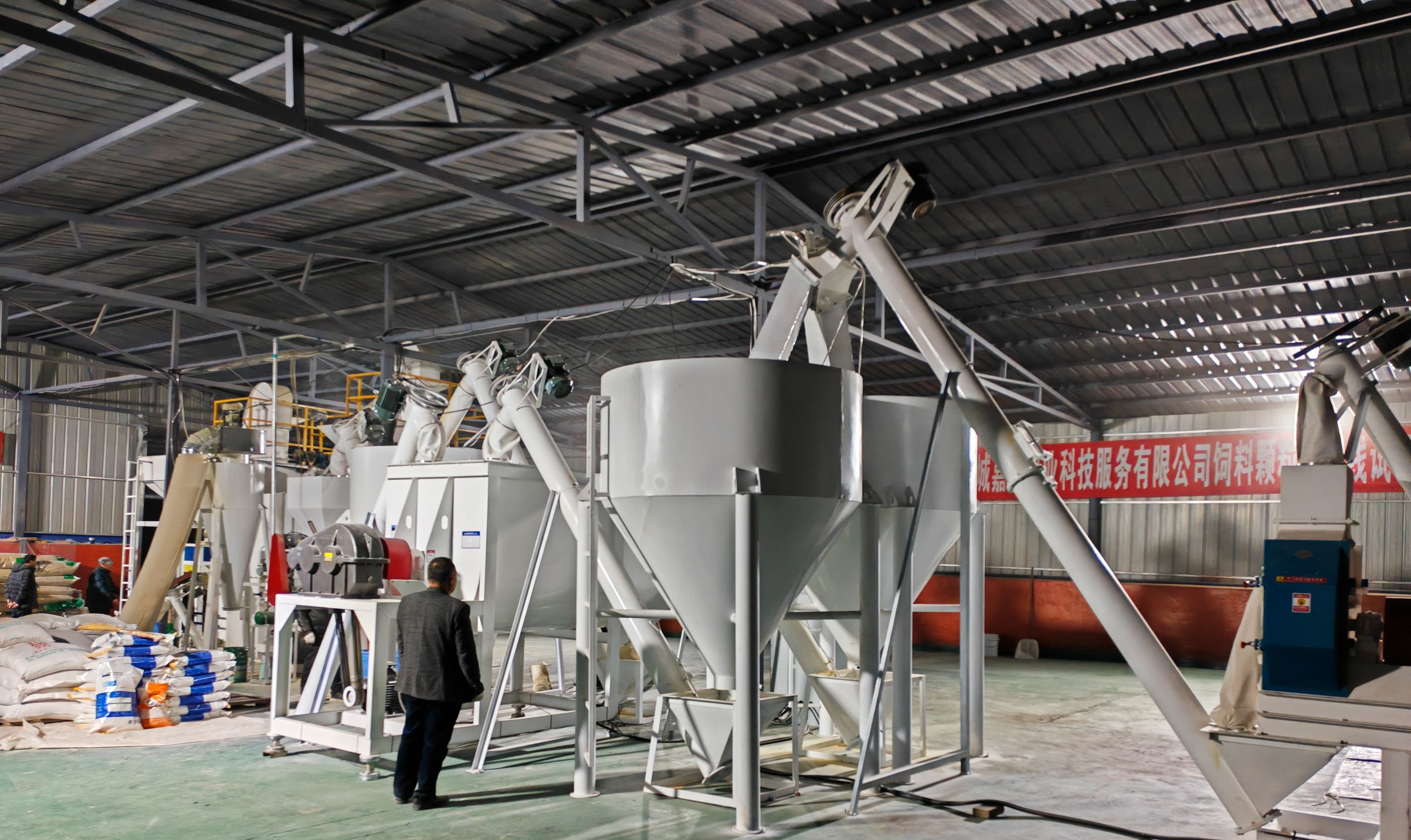 养殖场全自动饲料机整套设备:实现现代化生产