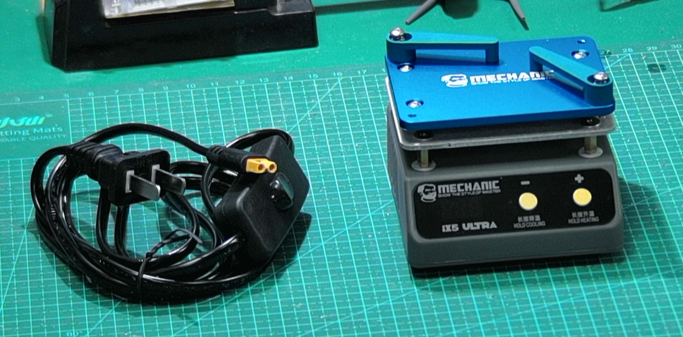 ▲ 图1.1.1 电路板加热台