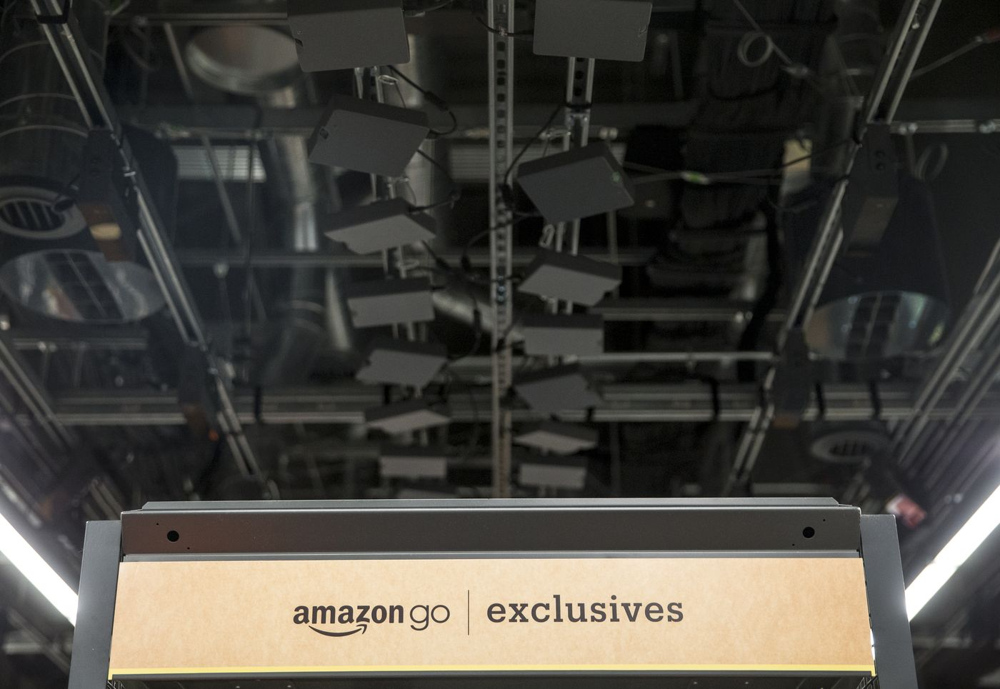 AI 计算机视觉的许多应用( 如Amazon Go)都需要大量昂贵的相机