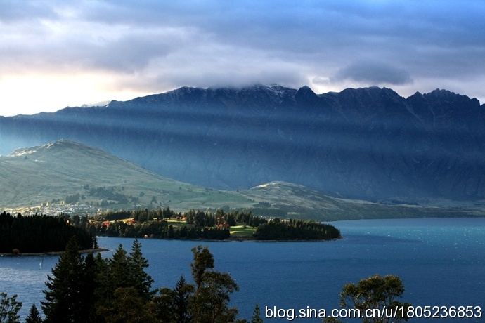 [转载]【纯净新西兰】漫步在童话小镇的秋天