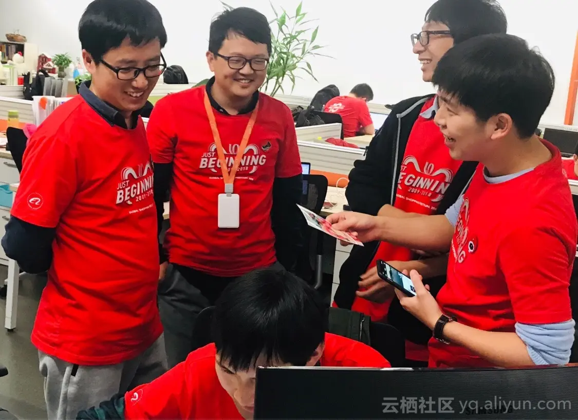 （空见在双11护航现场与“战友们”讨论）