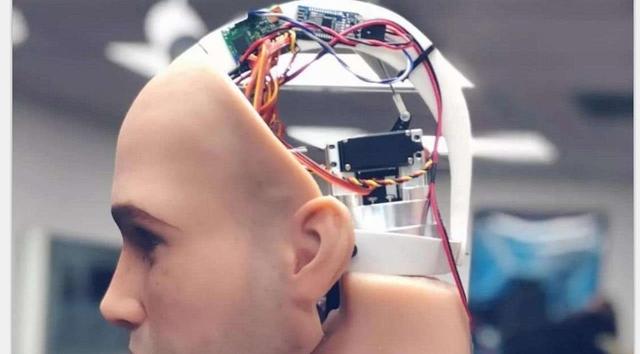 所以,不少网友留言称:有了这个机器人,还要男朋友/老公干吗?