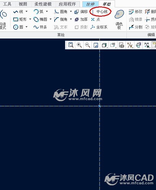 先画横竖2个中心线。