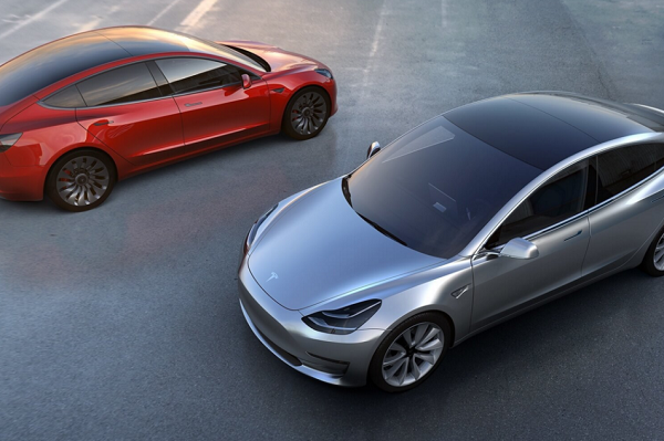 特斯拉 Model 3曝光内饰谍照，科技感依旧十足