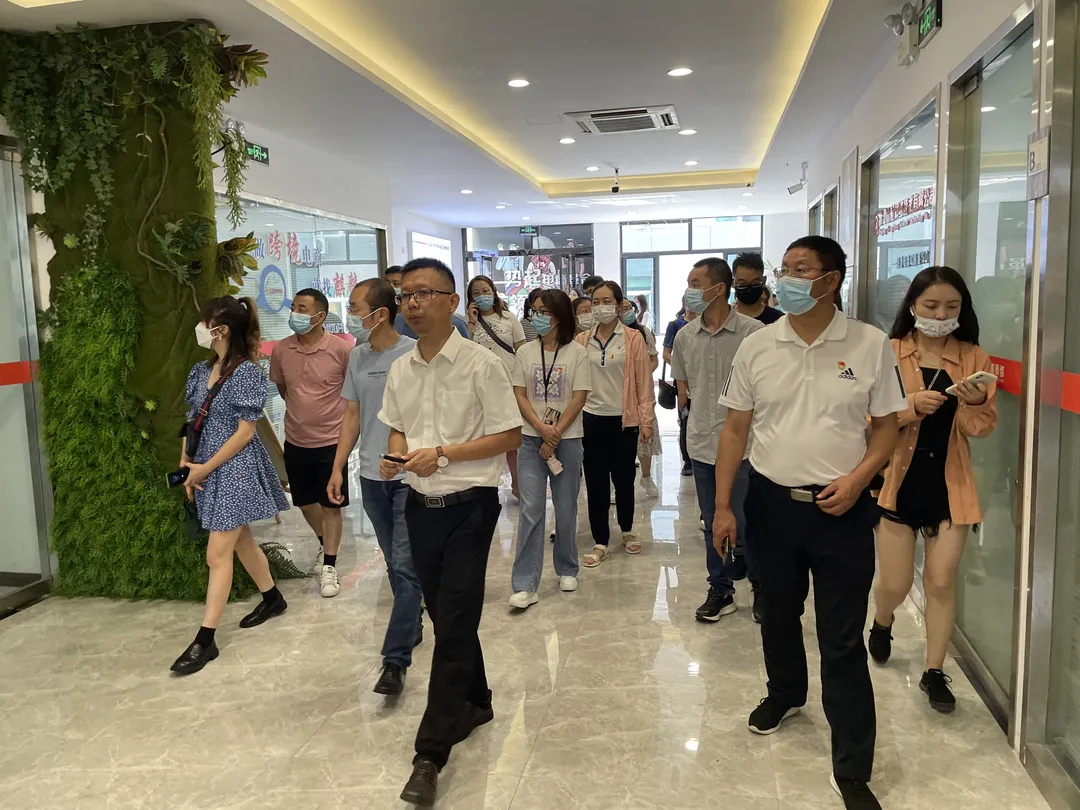 马尔康市领导综合能力提升班走访平阳县电子商务进农村示范项目