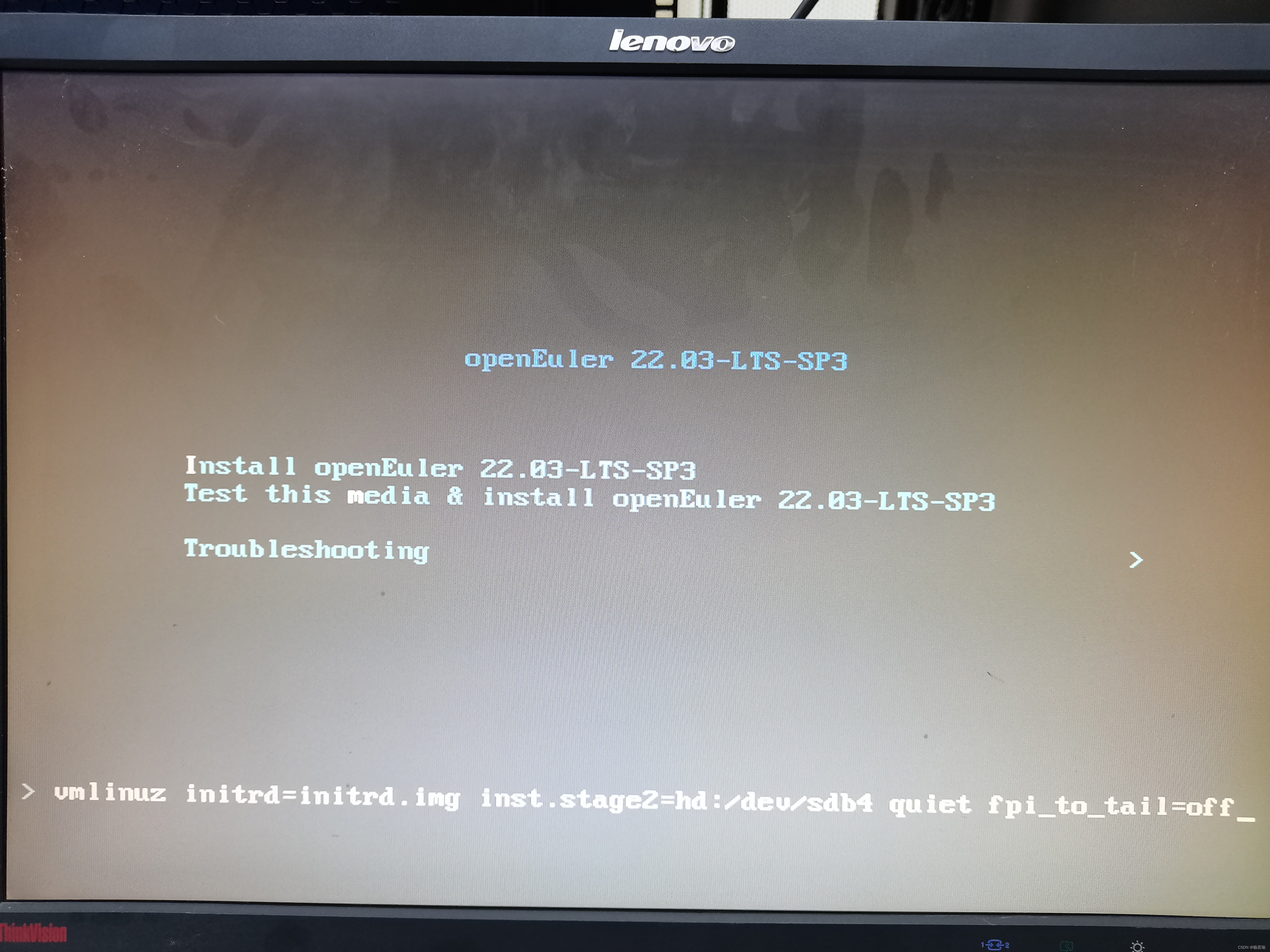 实体服务器安装OpenEuler时报include missing inst.stage2 or inst.repo boot ...