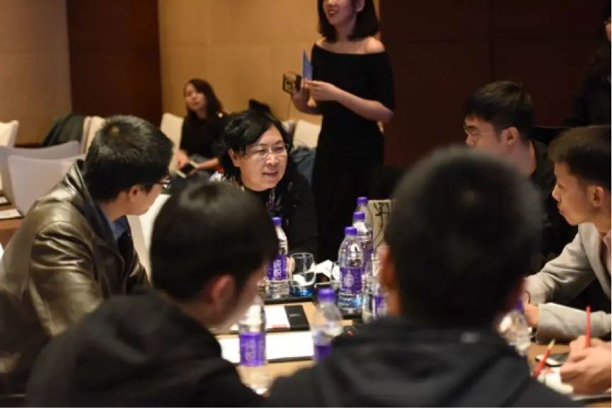 阿里云MVP正在围绕“红灯与绿灯”展开热烈的讨论