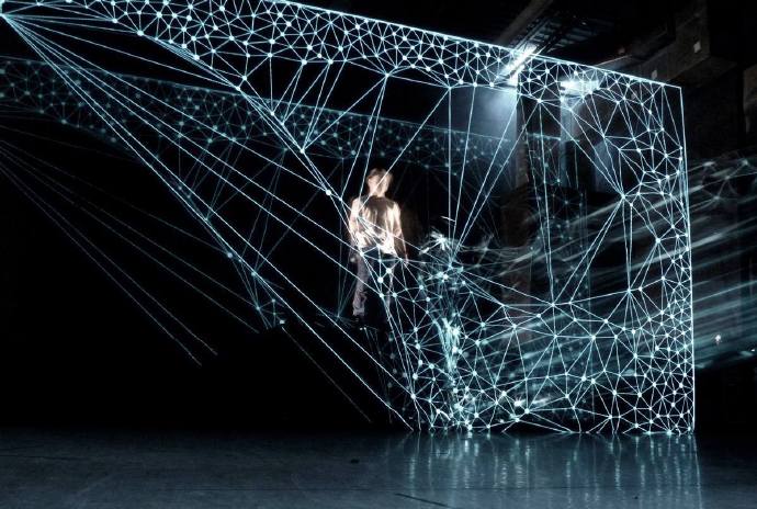 嘘，用沉默的肢体语言让情感爆发