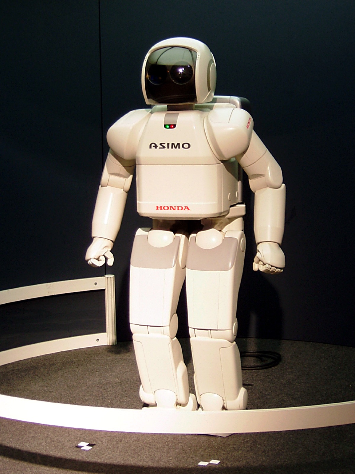 图:本田ASIMO，机器人产业的经典符号，从四足到人形，机器人公司一直在进化