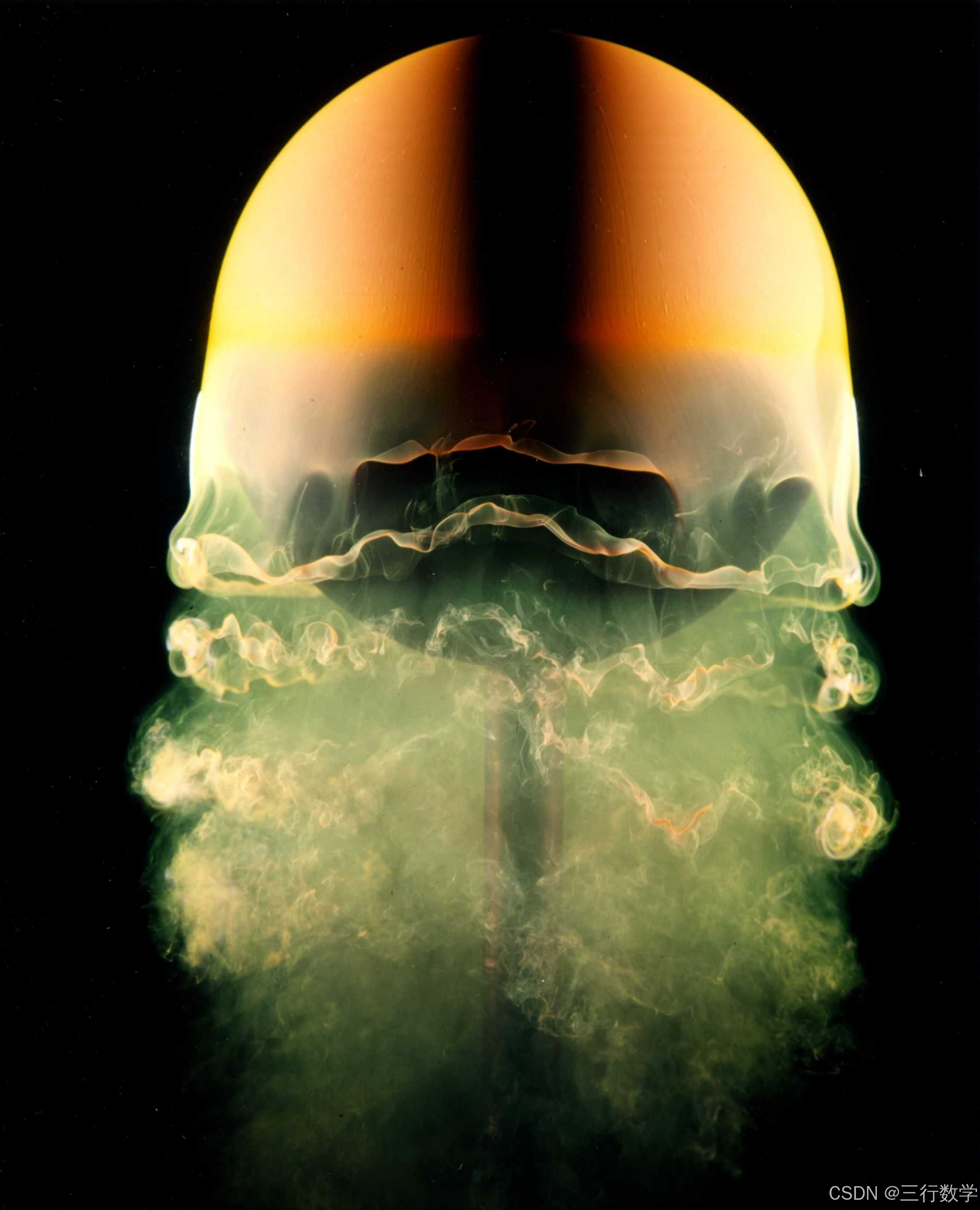 图2 Visualisation of aerodynamic flows around a ball in the subcritical range