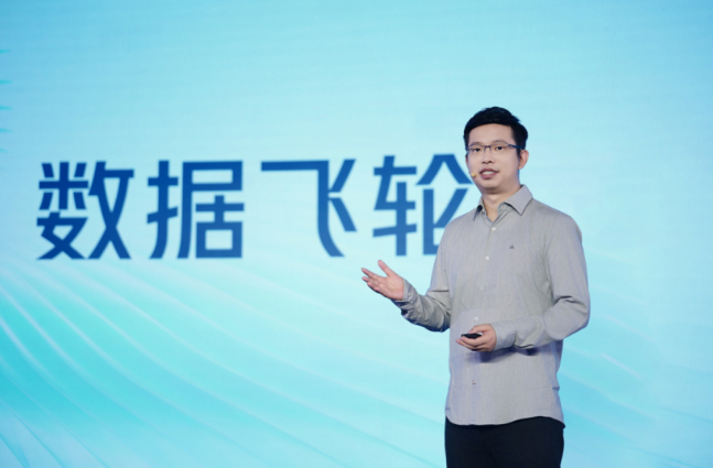 火山引擎数智平台VeDI重磅发布“AI助手”:以大模型驱动数据飞轮,赋能非技术人员高效“看数、用数”