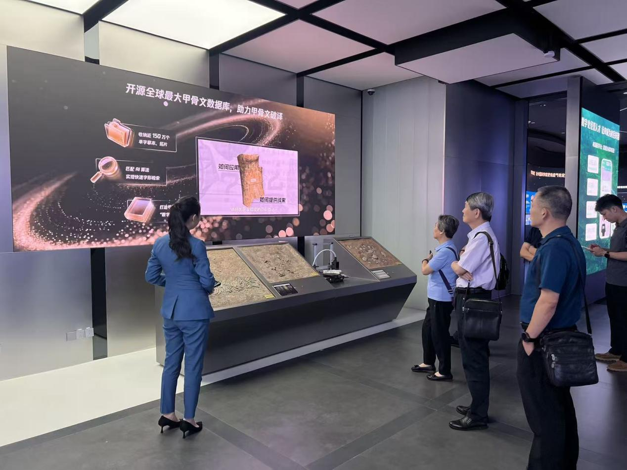 腾科参访腾讯甲骨文数据库展厅