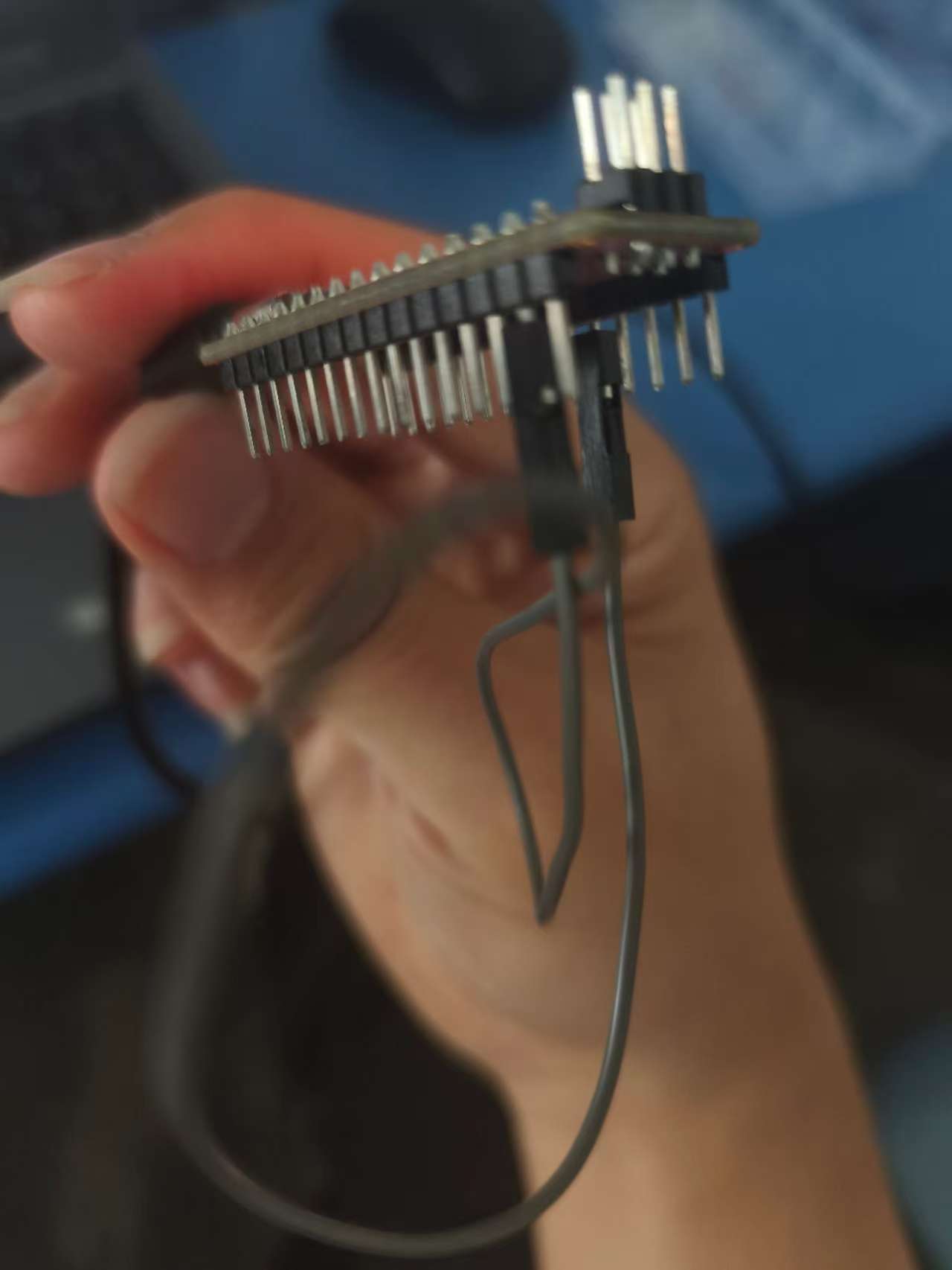 用arduino程序编写无按钮控制小灯亮灭_arduino连接小灯泡 220欧电阻-爱代码爱编程