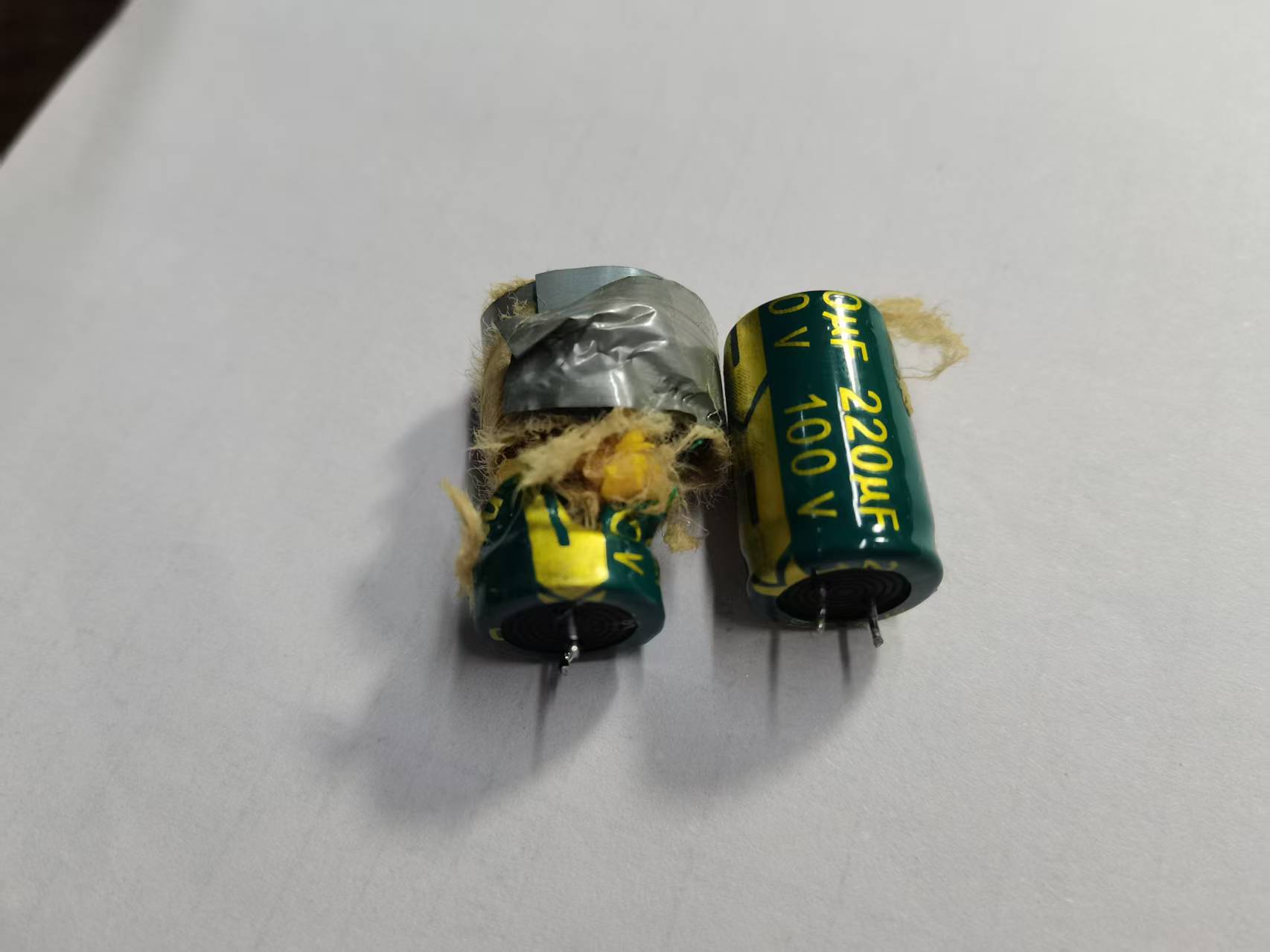 炸飞的电容