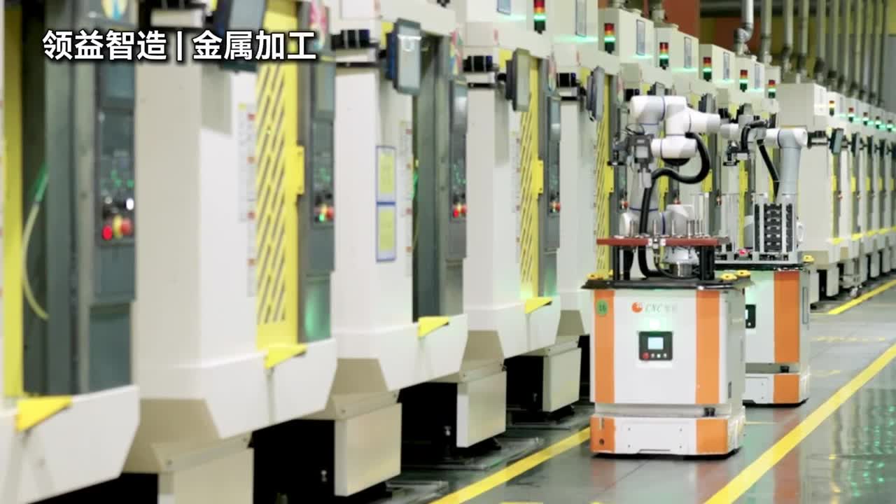 越疆协作机器人服务多台金属加工设备