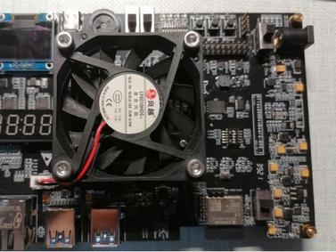 搭载 Ascend 310 的 Atlas 200 DK 开发板