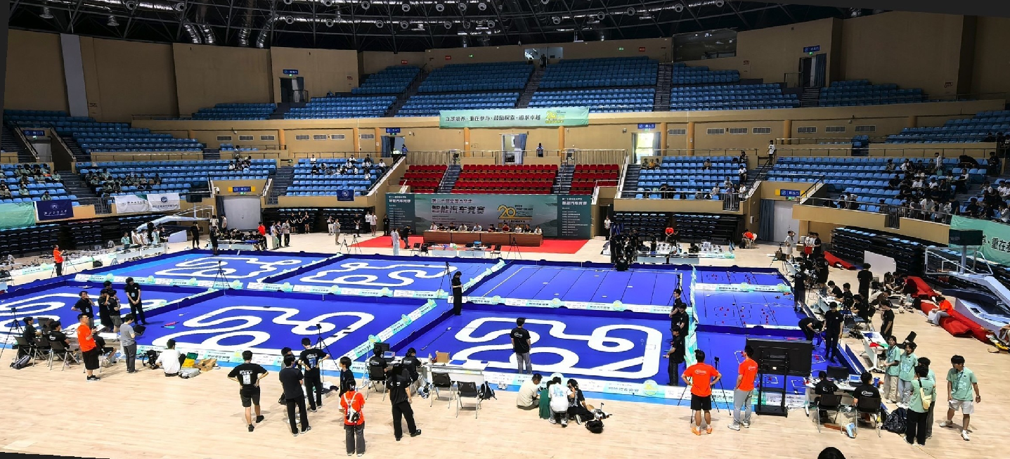 ▲ 图3.1 第二十届全国大学生智能汽车竞赛全国总决赛体育馆环境