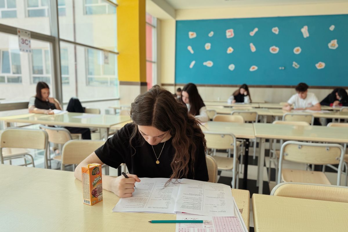 图:数学建模竞赛现场题目发布的时刻总让人屏息