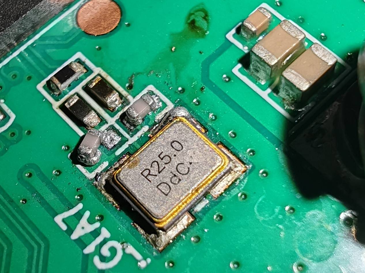 晶振老化率控制:如何将年漂移量降低至±1ppm以内