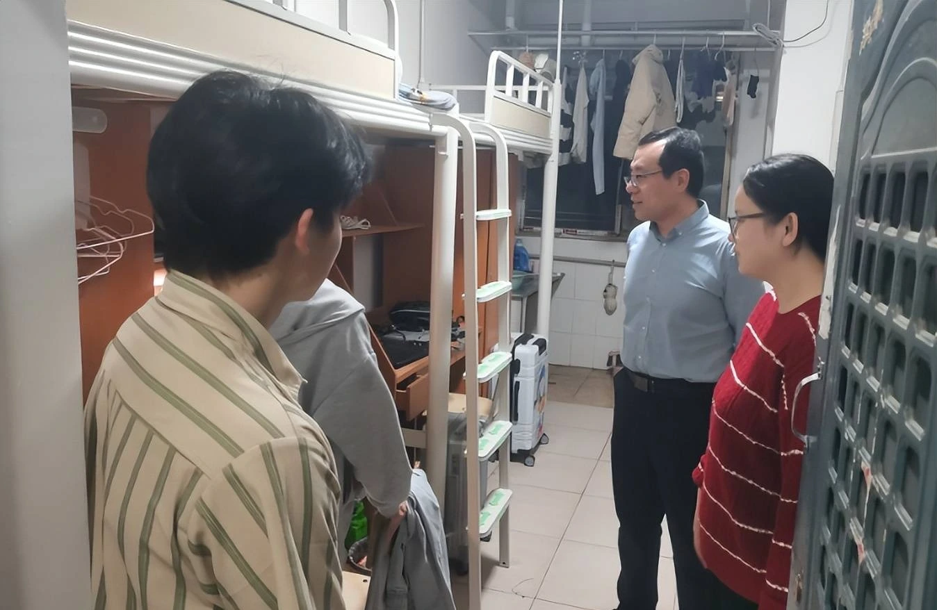 “宿舍已经没人考研了”，女大学生说出真相，辅导员也表示没办法