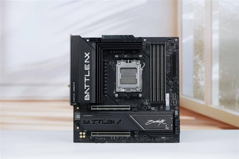 主流玩家的高端主板!七彩虹战斧B850M超级黑刃主板评测:供电散热配置豪华 性价比极佳