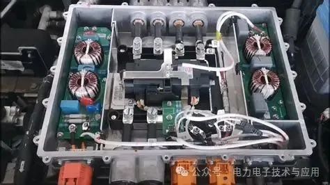 PDU高压配电盒内部连接配线解决方案 - 华坤新能源