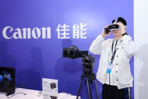 图片包含 物体, 人, 穿着, 站<em></em>
<em></em>
AI 生成的内容可能不正确。