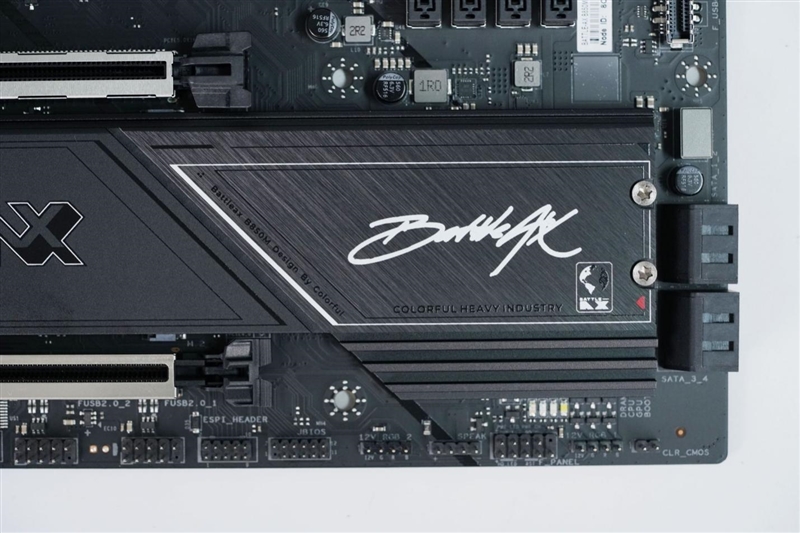 主流玩家的高端主板!七彩虹战斧B850M超级黑刃主板评测:供电散热配置豪华 性价比极佳