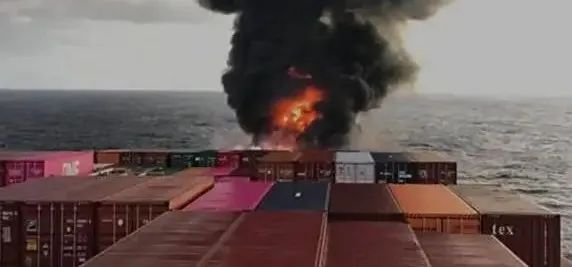 货船遭到胡塞武装袭击