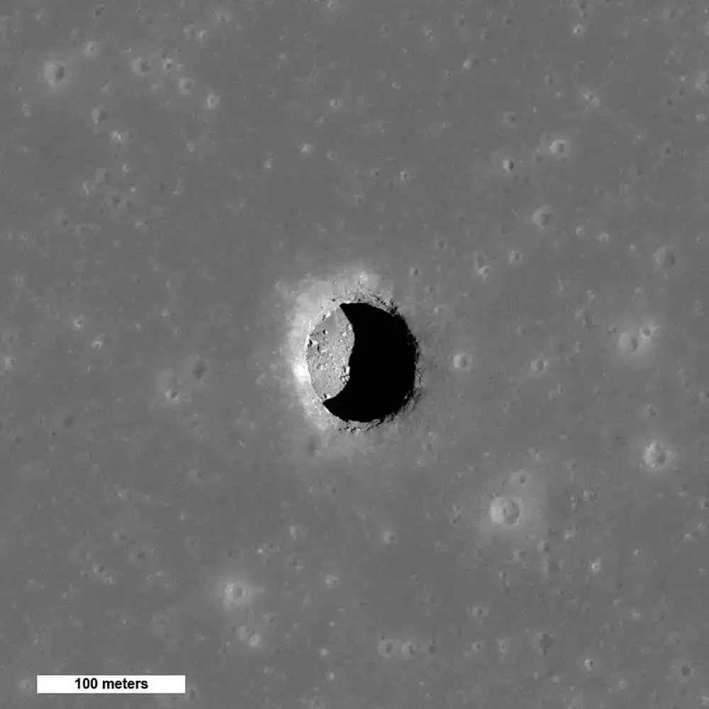 月球下藏着人类新家园，机器人测试成功，太空移民迈出关键一步
