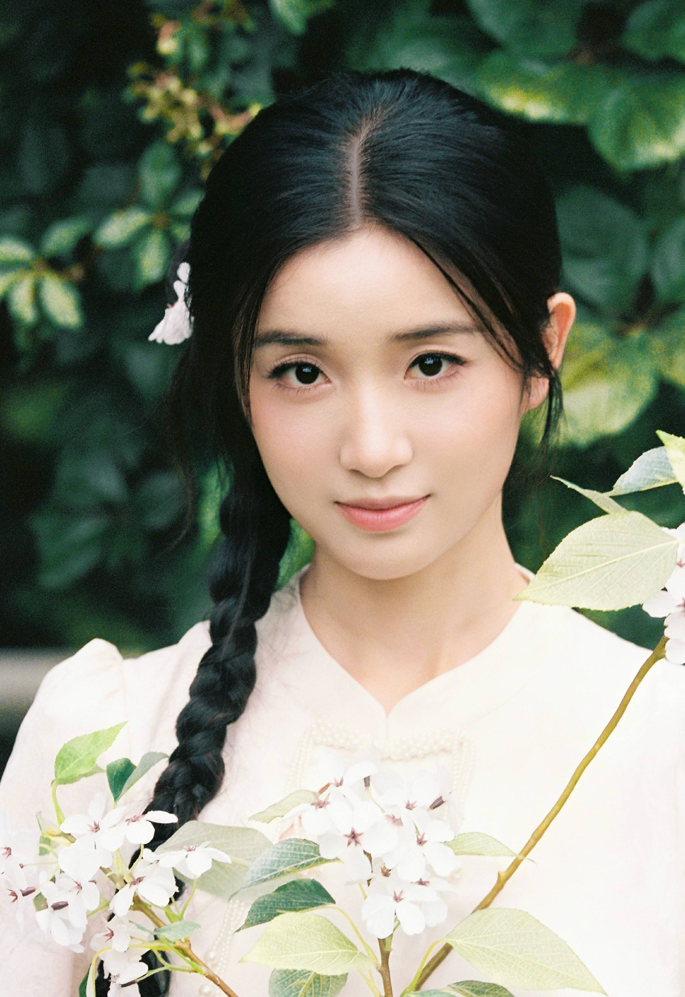 低调的95后演技派!贺雨禾携新作《别怕,社恐同学》来袭,不炒作的她终于藏不住了! -CSDN博客